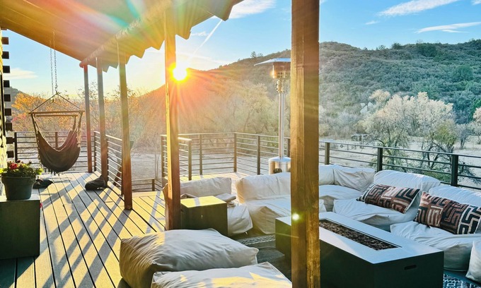 Cherry Cabina | Gorgeous Mountain View Cabin Retreat - Sleeps 14
