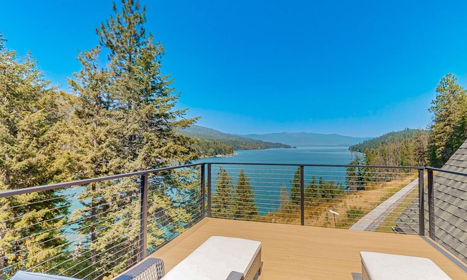 Sagle Casa | Gorgeous mountain home with dock, lake views, Kayaks & Hiking Trails