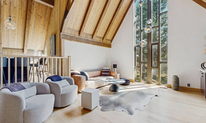 Summit Park Casa | Gorgeous Mountain House with Hot Tub, Sauna & Gym