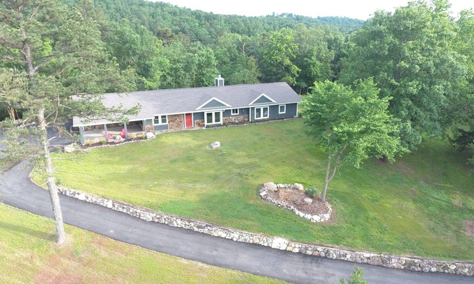 Hot Springs Casa | Gorgeous Mountain View, 6 Private acres, Close to Downtown!