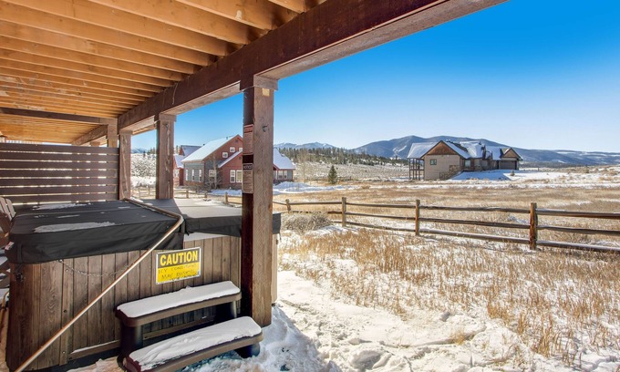 Pole Creek Casa | Gorgeous mountain-view townhome with private hot tub, fireplace & deck