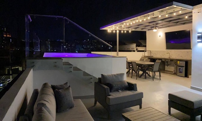 Monterrey Casa | Gorgeous house w/ rooftop pool
