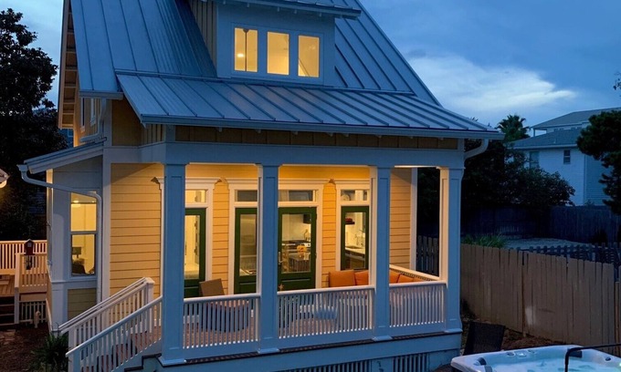 Crystal Beach Cabaña | Gorgeous new beach cottage in fantastic location!