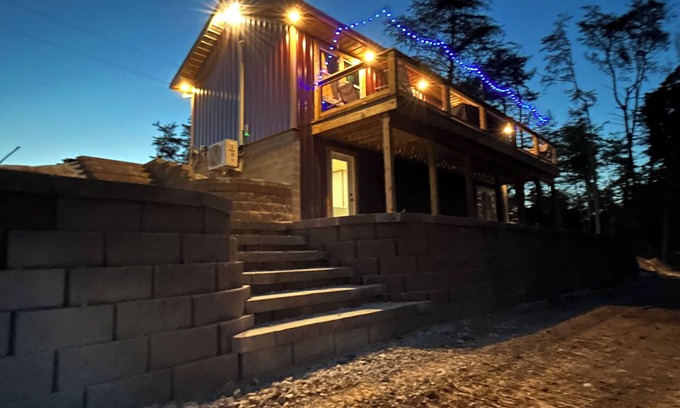 Cub Run Cabina | Gorgeous New Cabin with 75 Acres!Trails, Waterfalls and Amazing Rock Formations!