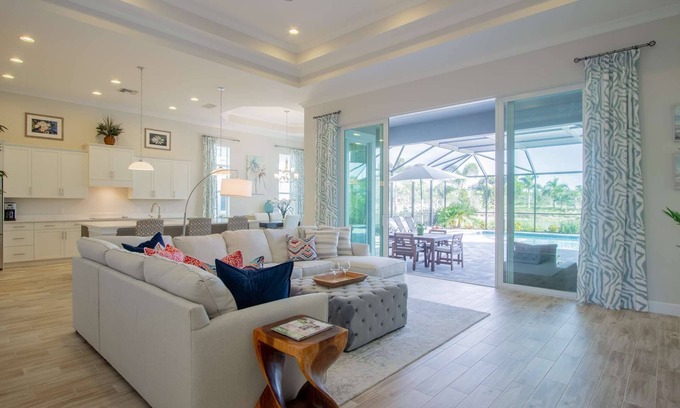 East Naples Casa | Preciosa nueva piscina Home-Isles of Collier Preserve-Minutes to Downtown & Beach-2 Master Suites