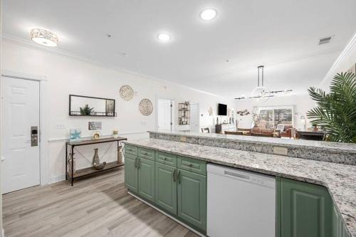 Central Myrtle Beach Apartamento | Gorgeous Newly Renovated 3BR Villa Near Beach