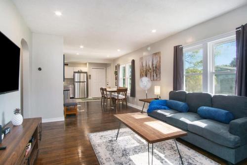 South Bend Casa | Gorgeous Notre Dame Get Away Comfy Beds WiFi Coffee Games