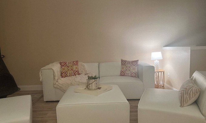 Carlsbad Condominio | Gorgeous Oasis 2 bed/1 bath Spacious Townhouse overlooking Pool & close to Beach