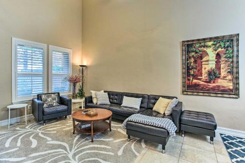 Plano Casa | Gorgeous Plano Townhome with Patio and Grill!