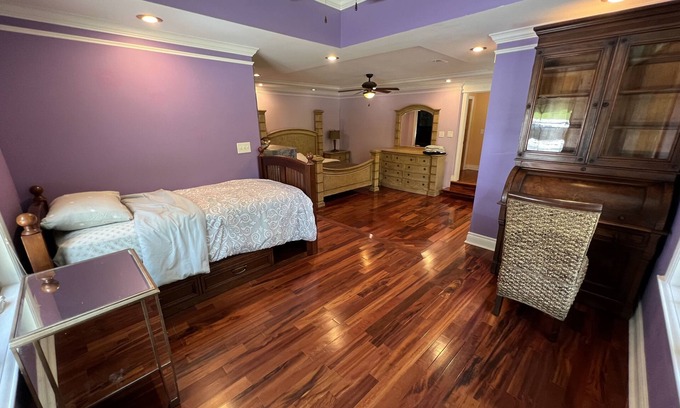 Lebanon Casa | Gorgeous Private Home Near Amusement Park and Shopping!