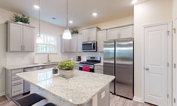 Raleigh Casa | Gorgeous private home with hot tub, large yard & close to parks!