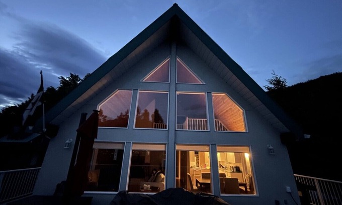 Adams Lake Casa | Gorgeous private lakefront In Shuswap