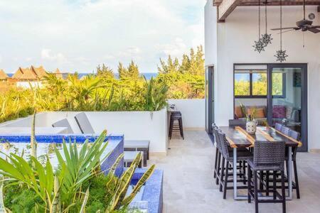 Ejidal Apartamento | Gorgeous Private Pool with Terrace Steps to Beach and 5th Ave!