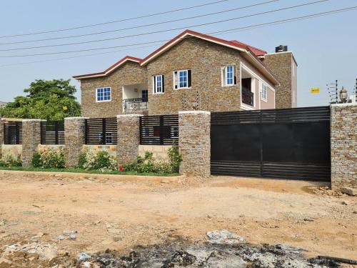 Adenta Apartamento | Gorgeous Quiet & Comfy-Close to Highway-Parking