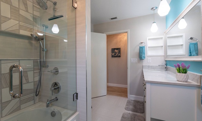 Laurel Casa | Gorgeous Remodeled Near Nokomis Beach Survived HURRICANE - CAN WE HELP?