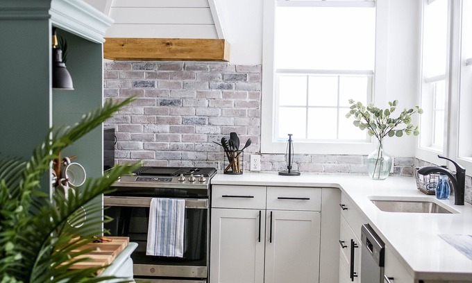 South Haven Casa | GORGEOUS Remodeled South Beach Cottage - 2 blocks from the shore!