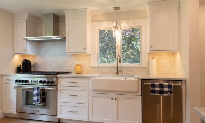 Saunderstown Casa | Gorgeous, renovated home with gourmet kitchen, minutes to Jamestown & Newport