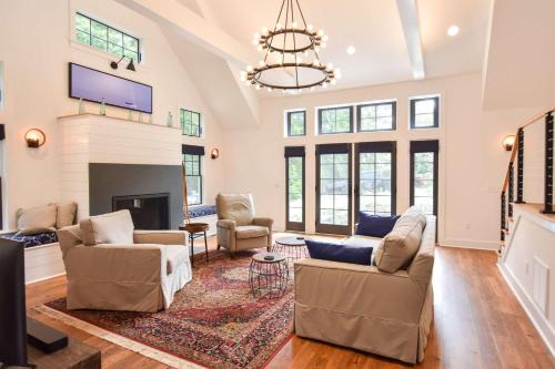 South Orleans Casa | Gorgeous Renovation Walk to Water