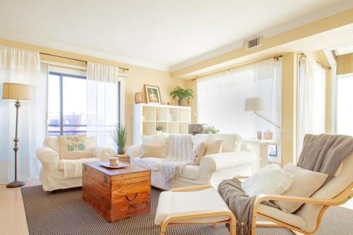 Rosslyn Casa | Gorgeous Rosslyn Penthouse w Views FREE Parking Metro Subway