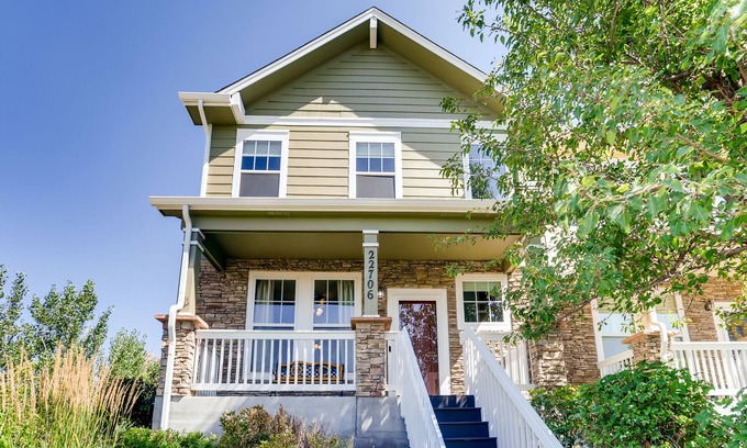 Aurora Casa | Hermosa Saddle Rock 3 Bdrm en Greenspace