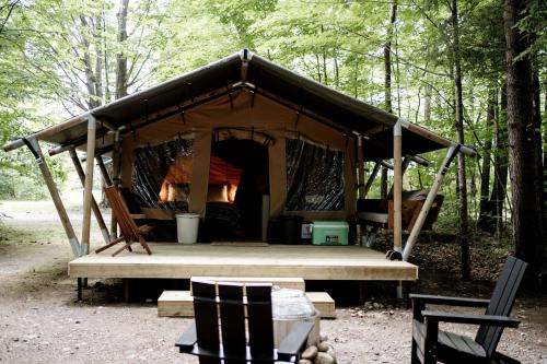 North Woodstock Otro | Gorgeous Safari Tent with Fire Pit and Amazing Sights in North Woodstock, New Hampshire