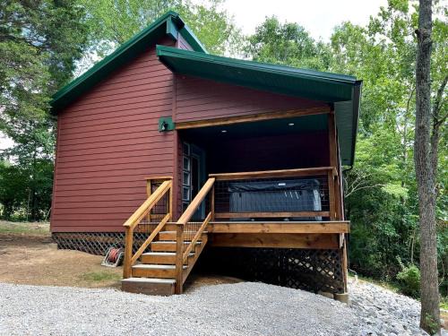 Carbondale Casa | Gorgeous Secluded Wooden Cabin in Carbondale, Illinois