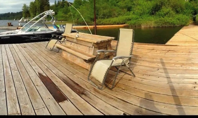 Shawnigan Lake Casa | Gorgeous Shawnigan sunsets from hot tub & dock