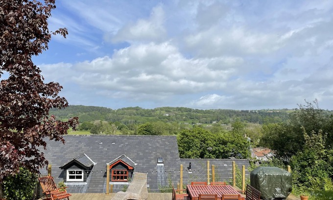Trefriw Casa | Gorgeous Snowdonia home near Betws y Coed, lakes, mountains and forest walks.