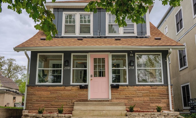 Milwaukee Casa | Gorgeous space with huge porch.