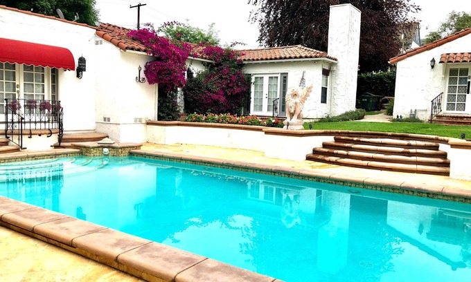 Whittier Villa | Preciosa villa española en un jardín secreto: su PROPIO resort🕊