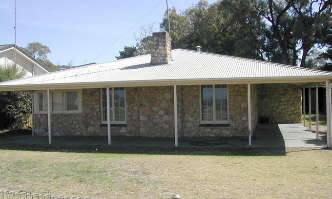 Encounter Bay Casa | Gorgeous Stone Cottage on the Seafront