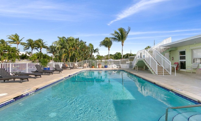 Ocean Ridge Apartamento | Precioso estudio con piscina a 200 metros de la playa.