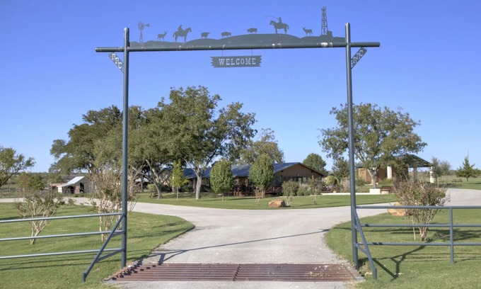 Granbury Casa | El magnífico rancho de Texas se escapa