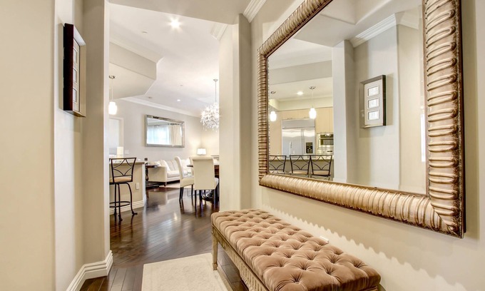 Downtown Condominio | Precioso rincón de la planta superior 2 dormitorios / 2 baños condo Americana en Brand!