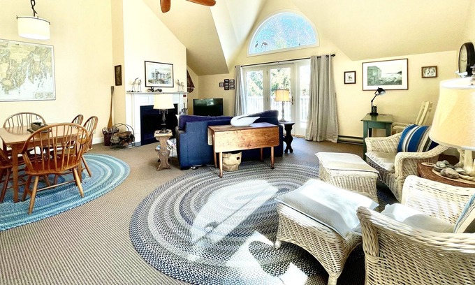 Boothbay Harbor Casa | Gorgeous Townhouse in Spruce Point with Inn Access and Resort Amenities!