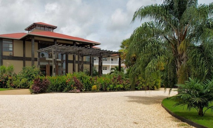 Placentia Complejo | Gorgeous Two-Bedroom Ocean Suite at Umaya Resort & Adventures