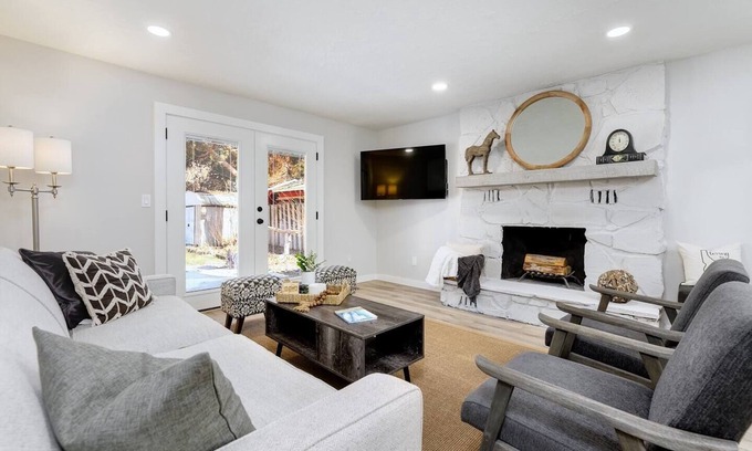 Eagle Casa | Gorgeous, Updated 3 Bed Downtown Eagle Home
