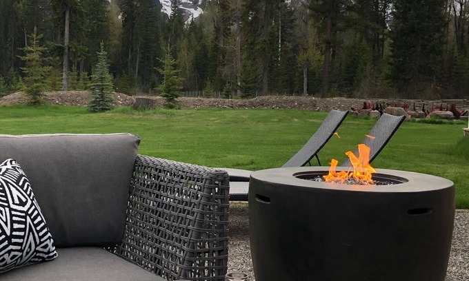 East Kootenay Casa | Gorgeous Views-Great Location-Private Mountain Retreat-Hot Tub-Fire pit-Trails