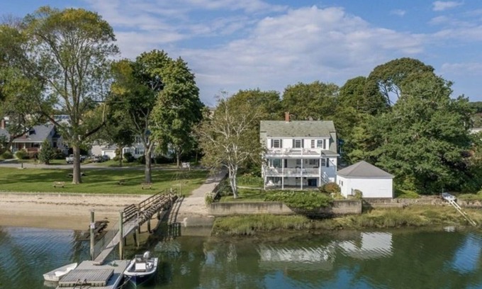 Salem Casa | Gorgeous Views - Private Beachfront
