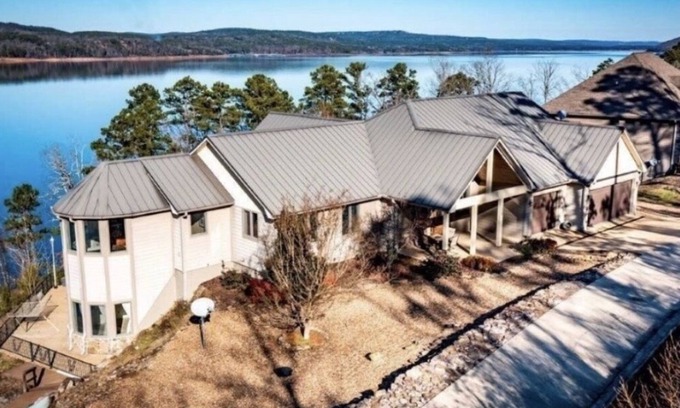 Bee Branch Casa | Gorgeous Views Spacious Lakefront Multifamily Fun