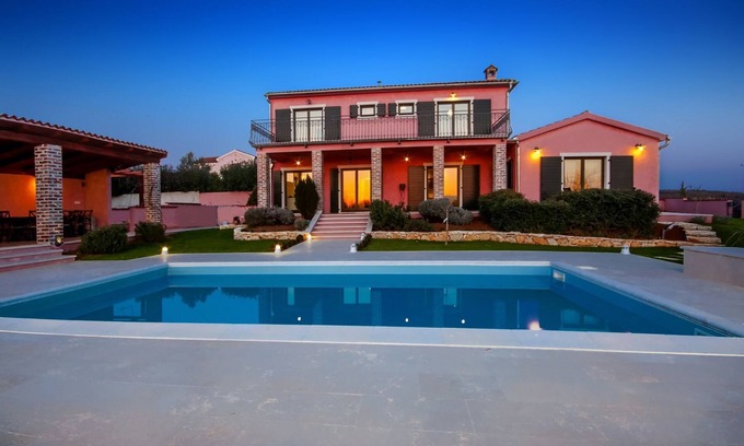 Pinezici Villa | Preciosa villa en Pinezići con piscina privada
