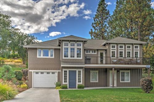 Wapato Point Casa | Gorgeous Wapato Point Lakehouse with Private Hot Tub