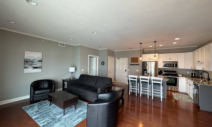 Spring Lake Condominio | Gorgeous Waterfront Condo on Spring Lake with Pool Access