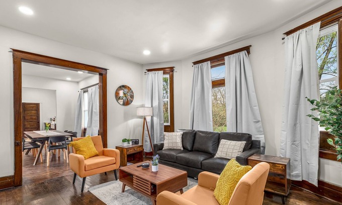 Detroit Casa | Gorgeous West Village Stunner 5 Bedroom Home by RedAwning