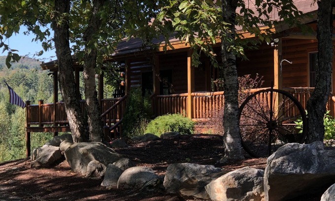 Franconia Casa | Hermosa White Mountain Log Home en Franconia - Caminata, bicicleta, golf, esquí y más