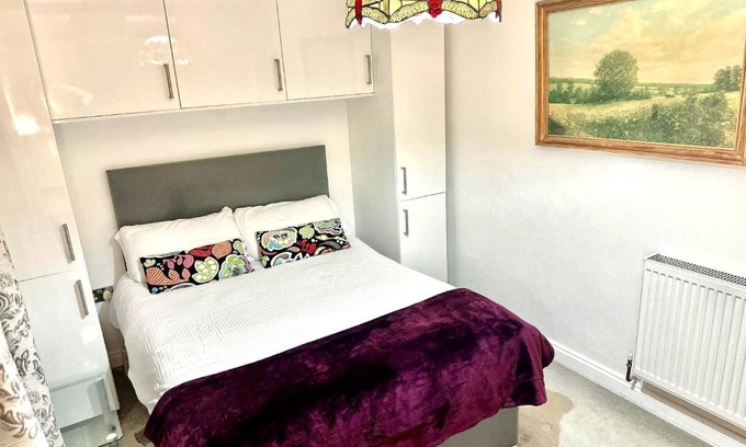 Westbourne Green Casa | Gorgeous white room with garden