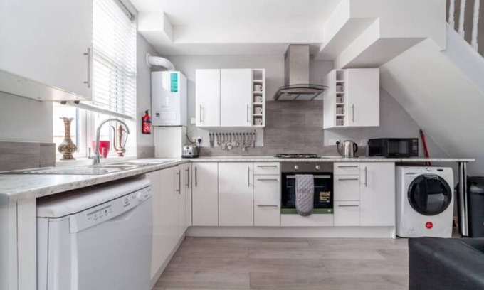 Selhurst Casa | Gorgeously decorated 4BR Maisonette, South Norwood