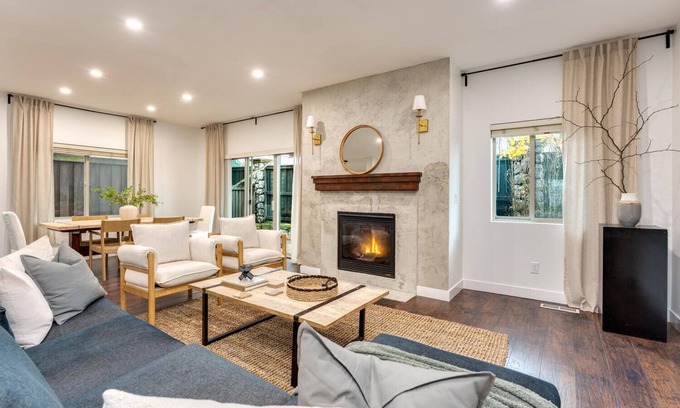 Hazel Dell Casa | Gorgeously Designed Entire Home!