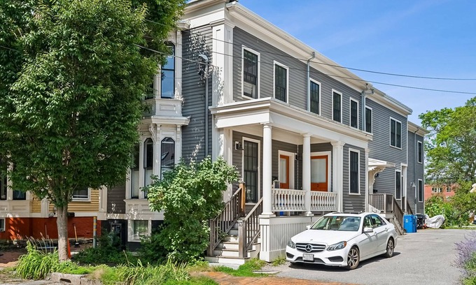 West End Condominio | Gorgeously renovated, 2-condo property in the West End - walk everywhere