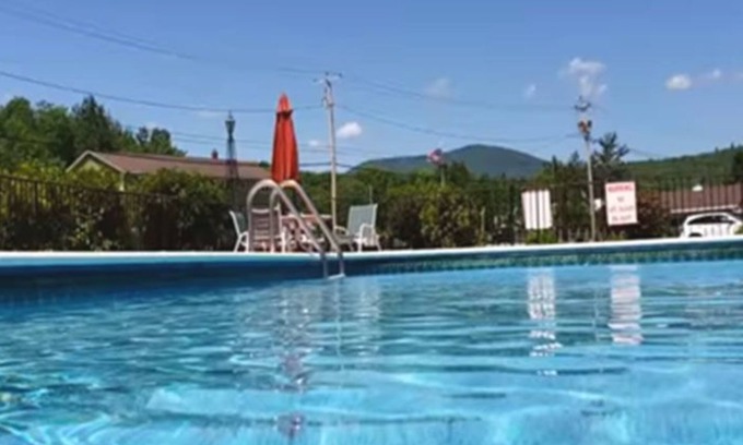 Upper Village Hotel | Gorham Motor Inn